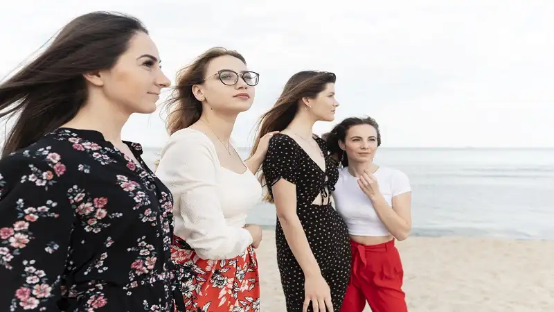 Unveiling Yzugckinmmk: Women’s Impact on Beach Culture